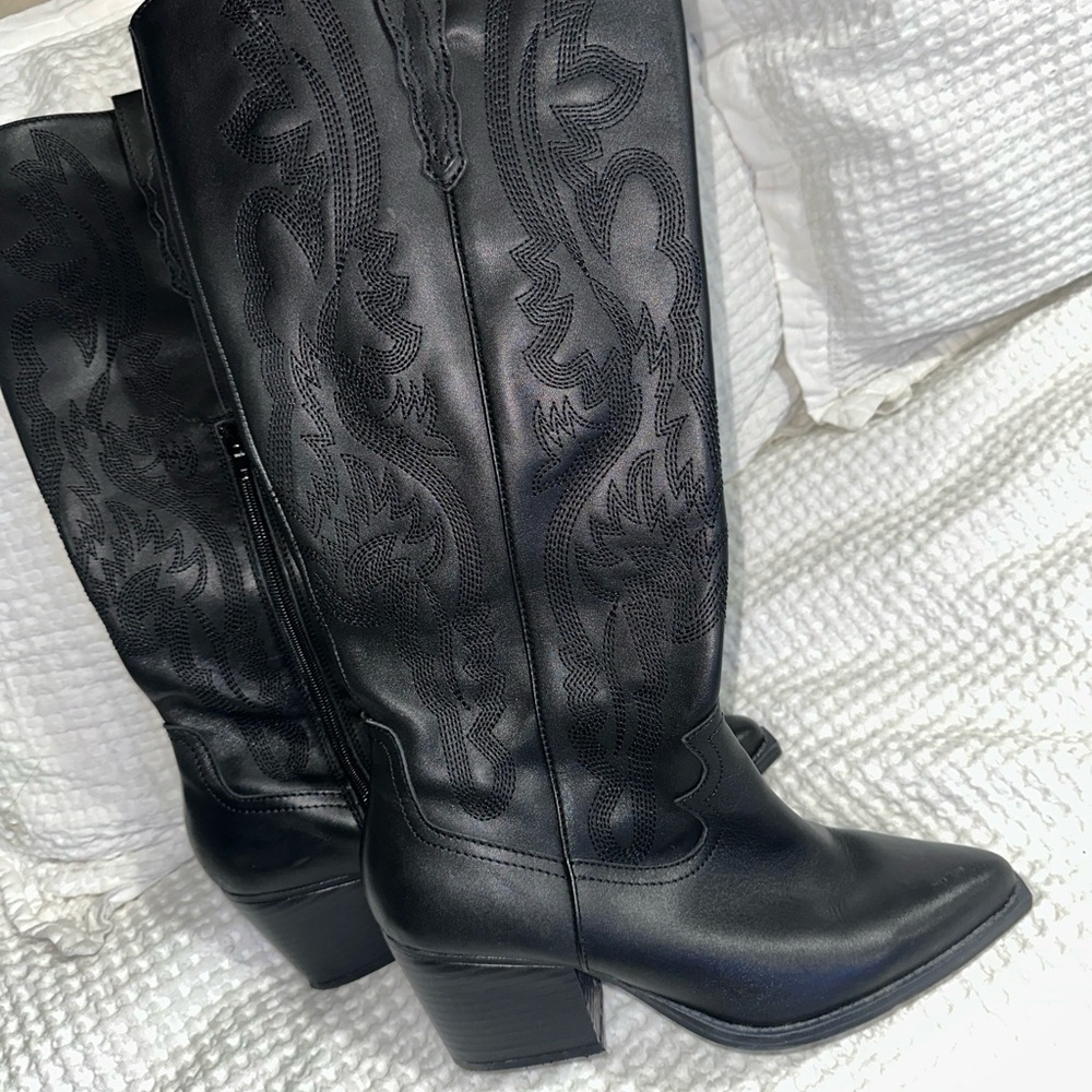 Elegant Black Leather Women's Boots